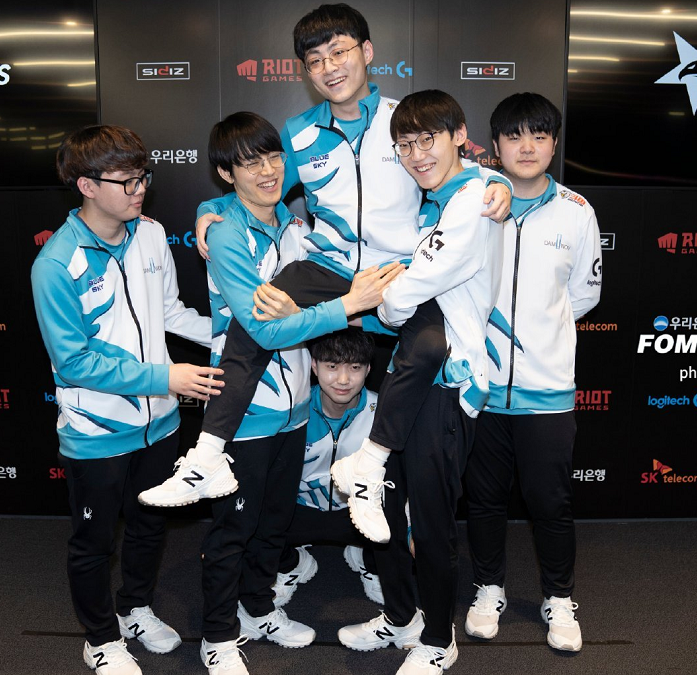 G2血洗FNC,ShowMaker操刀奇招英雄翻盘峡谷大战四强赛,点燃全场激情 G2血洗FNC,ShowMaker操刀奇招英雄翻盘峡谷大战四强赛,点燃全场激情