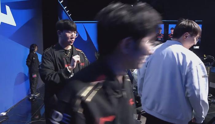 开云体育下载-C9翻盘RNG，Ruler关键团战开团秒人宿敌对决全球总决赛，让粉丝疯狂欢呼的简单介绍